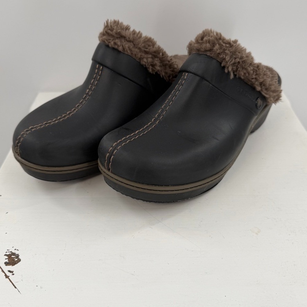 Crocs Womens 9 Black Faux Fur Lined Clogs‎ Slip On Comfort Winter Slide Shoes